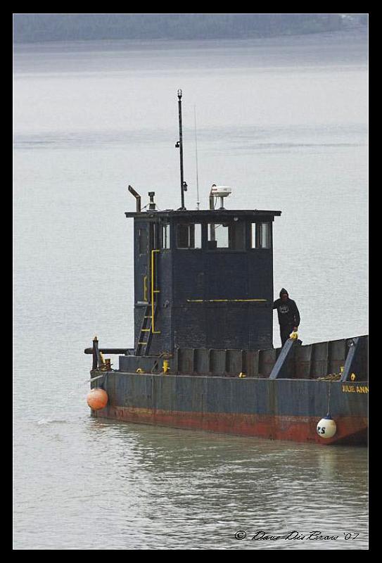 barge_7571.jpg - Landing craft provides ferry services for local customers