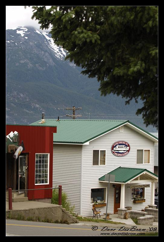 town_5554.jpg - Main Street, going down to the Harbor